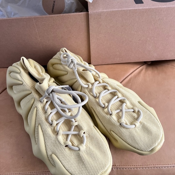 BNIB - Picture 3 of 3